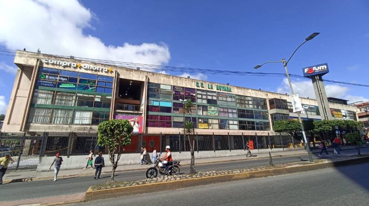 centro comercial la Hoyada