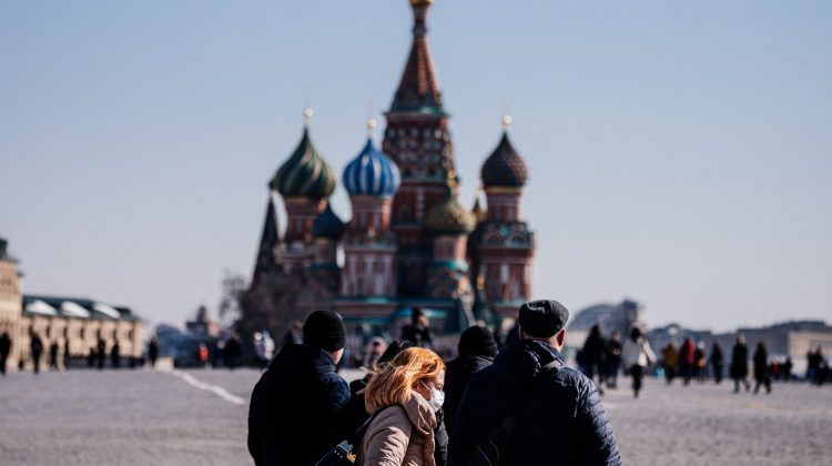 A woman wearing a protective face mask due to fears of the coronavirus disease (COVID-19) walks on Red Square in front of St.Basil's Cathedral in downtown Moscow on March 17, 2020. (Photo by Dimitar DILKOFF / AFP)