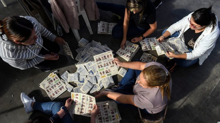 colombia-election-count-videoSixteenByNine3000