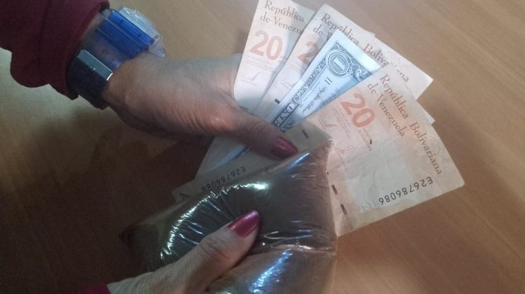 compra en bolívarse y dólares