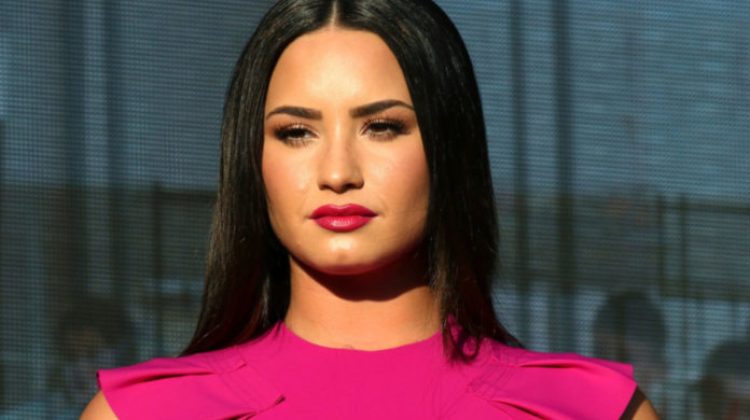 demi_lovato_9946_863x647-696x421