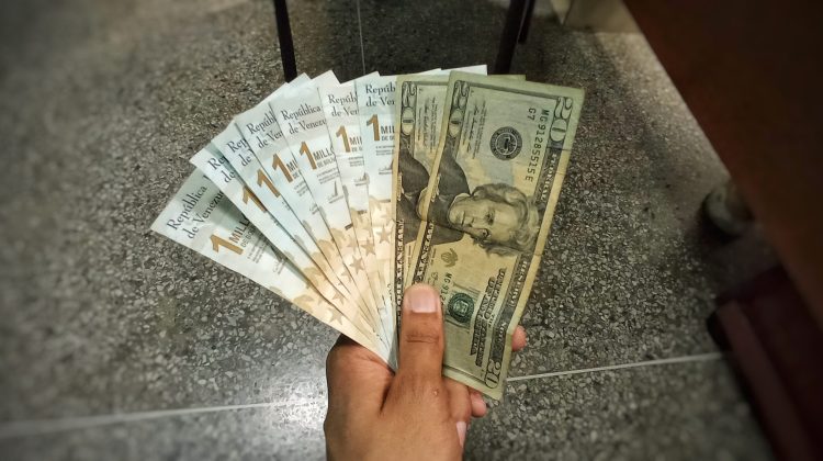 dolares y bolivares, luis maizo