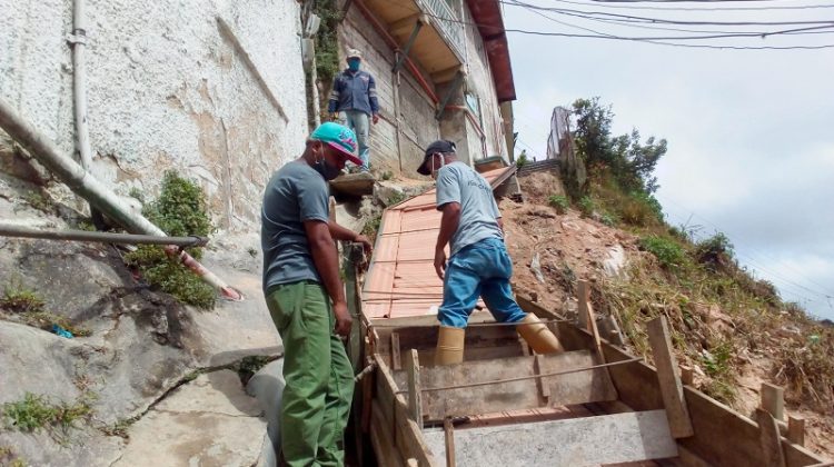 el cabotaje escaleras en reparacion