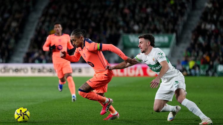ELCHE, SPAIN - JANUARY 31: Raphinha of FC Barcelona is challenged by Adria Pedrosa of Elche CF during the LaLiga EA Sports match between Elche CF and FC Barcelona at Estadio Manuel Martinez Valero on January 31, 2026 in Elche, Spain. (Photo by Angel Martinez/Getty Images)