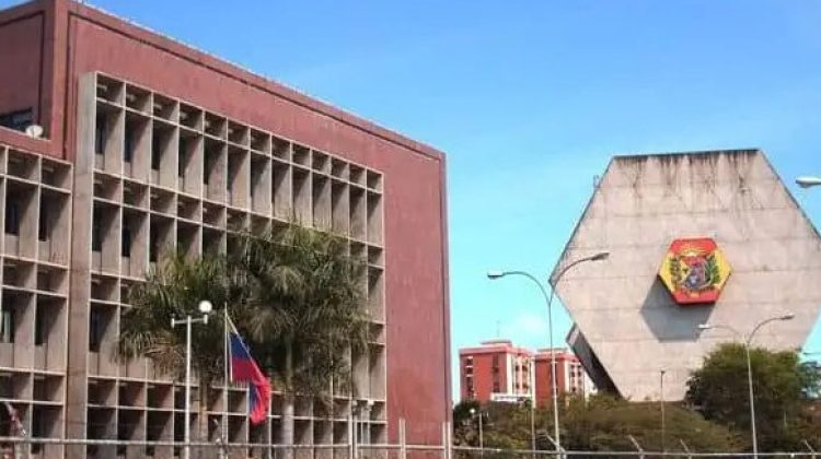 estacionamiento-palacio-de-justicia-en-maracay-580x480