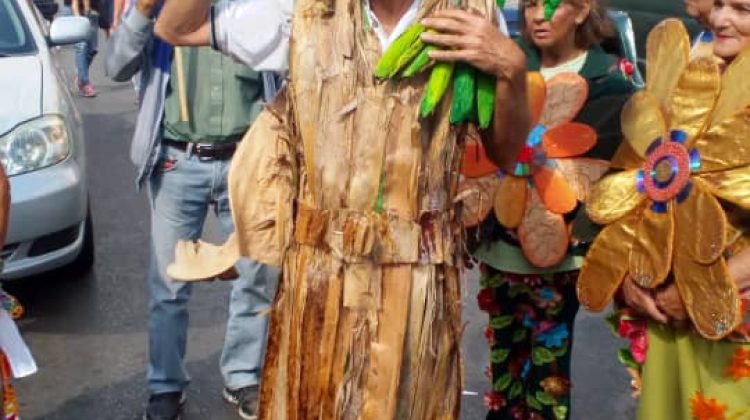 f6abdcbc-3cb9-49ab-a16e-3ce0bfad374f