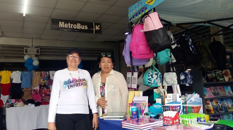 feria escolar en el metro