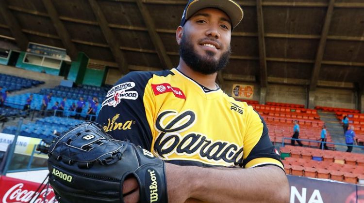 Albert Suarez picher de los leones del Caracas
Foto: Luis Morillo
20181106