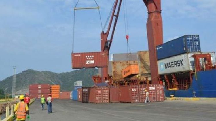 francisco-velasquez-pdvsa-VENEZUELA--Llegaron-2369-toneladas-de-alimentos-al-Puerto-de-Guanta