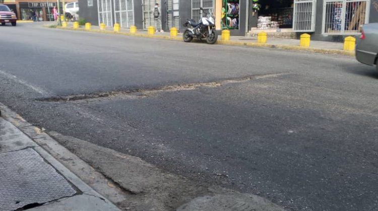 hueco en zanja calle Miranda
