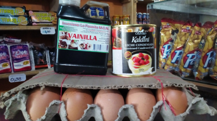 huevos ,leche condensada, vainilla ,