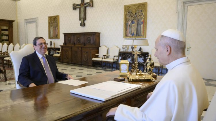 VATICANO, 28/02/2026.-El papa León XIV ha recibido este sábado en audiencia en el Vaticano al ministro de Exteriores de Cuba, Bruno Rodríguez, en medio de las tensiones entre la isla y Estados Unidos. EFE/ Simone Risoluti/Dicasterio Para La Comunicación Del Vaticano SOLO USO EDITORIAL/SOLO DISPONIBLE PARA ILUSTRAR LA NOTICIA QUE ACOMPAÑA (CRÉDITO OBLIGATORIO)