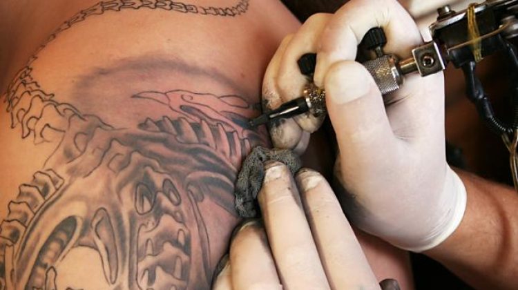 la-tinta-para-tatuajes-puede-envenenar-la-sangre-2