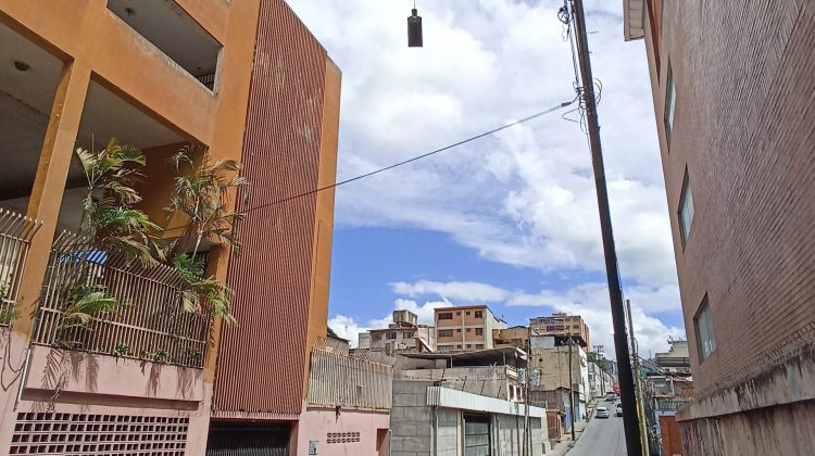 lámpara guindand en la calle miranda