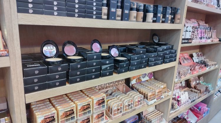maquillaje y accesorios