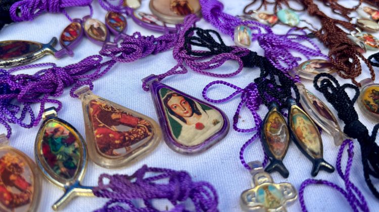 medallas y escapularios