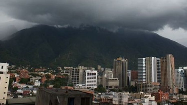 mirada-Caracas-nubosidad-Foto-Twitter_NACIMA20140920_0011_20