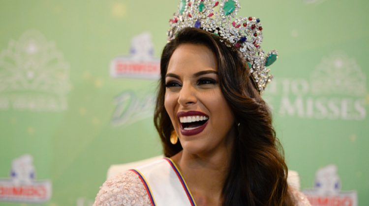 Keysi Sayago Miss Venezuela 2016, gestures during a press conference in Caracas on October 6, 2016. / AFP PHOTO / FEDERICO PARRA