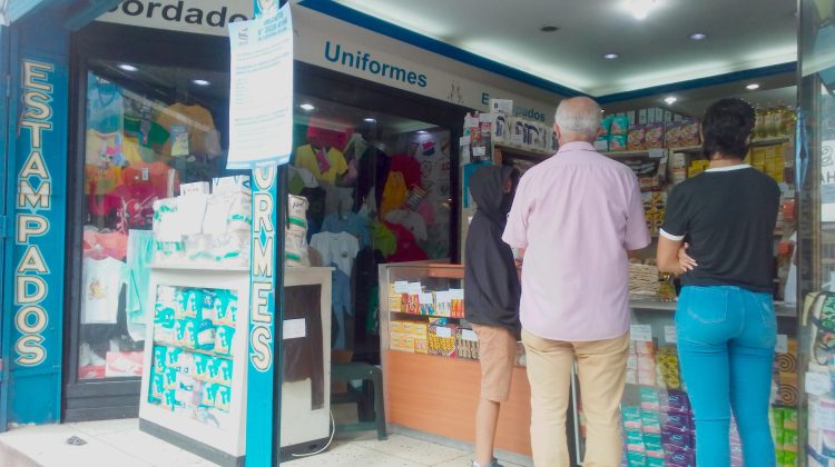 negocio de unifomes y comida