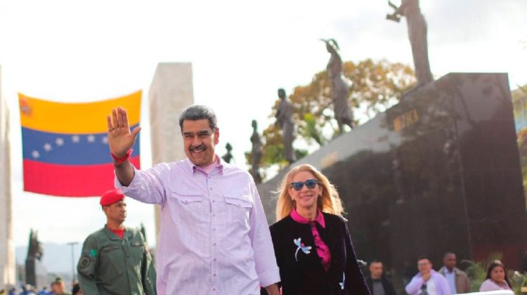 nicolas-maduro-y-cilia-flores-en-el-nuevo-paseo-de-las-heroinas-37722