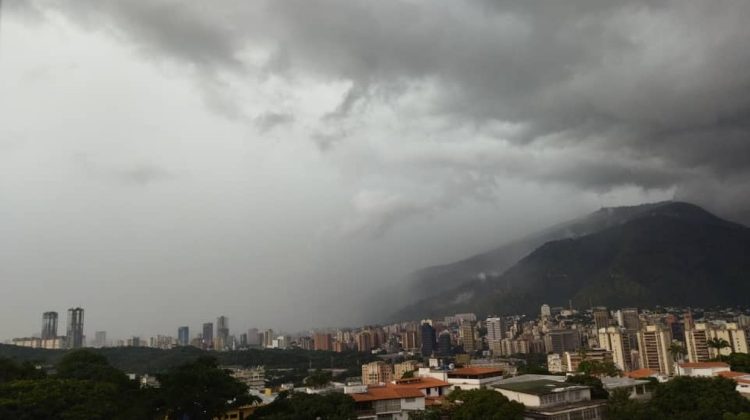 onda-tropical-numero-23-llegara-este-viernes-a-venezuela-9629
