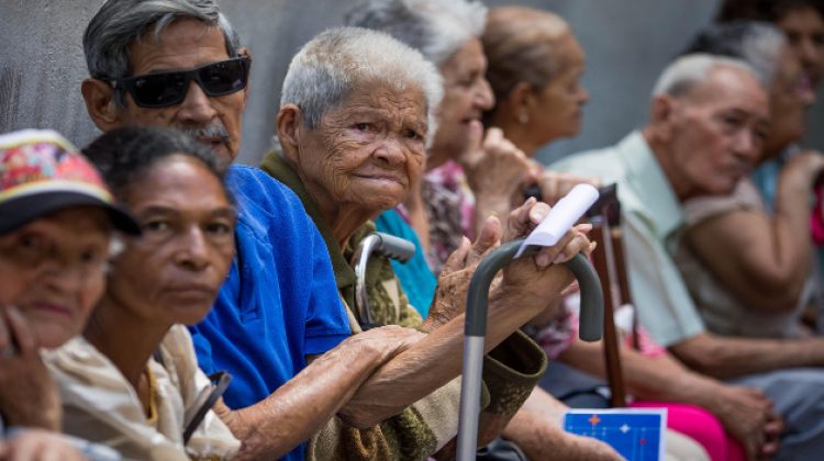 pensionados-ivss-fotor-2023102094535