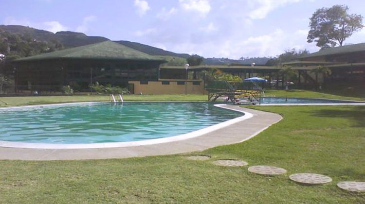 piscina club