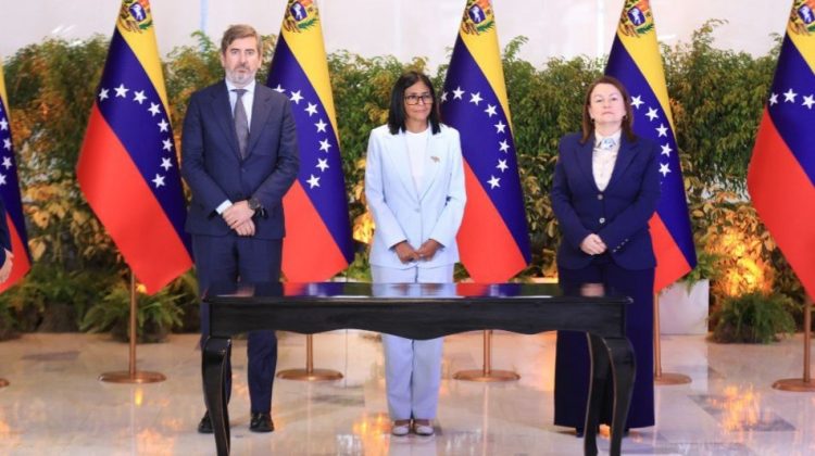 presidenta-e-delcy-rodriguez-firma-acuerdos-estrategicos-con-repsol-para-fortalecer-el-sector-hidr-195224