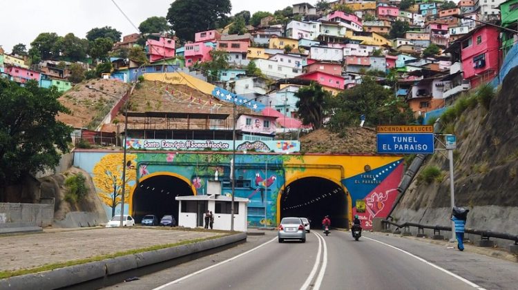 Colores que te atrapan de Caracas Steffany Carvajal