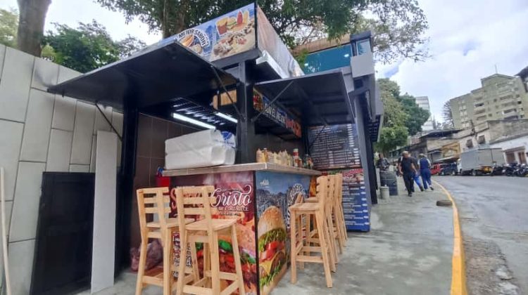 puesto de perros se muda