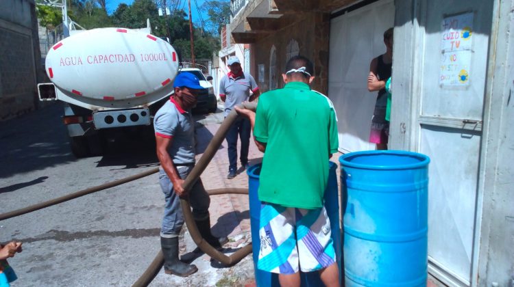 sector cumbre roja hidrocapital reparte agua