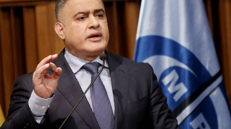 VEN03. CARACAS (VENEZUELA), 31/08/2017.- Fotografía cedida por la Agencia Venezolana de Noticias (AVN), del Fiscal General de Venezuela, Tarek William Saab, durante una rueda de prensa hoy, jueves 31 de agosto de 2017, en Caracas (Venezuela). El Ministerio Público (MP) de Venezuela anunció hoy la designación de dos fiscales para investigar a los "traidores a la patria" que respaldaron las sanciones económicas contra el país caribeño adoptadas por Estados Unidos el viernes pasado, que fueron aplaudidas por la oposición venezolana. EFE/AVN/SOLO USO EDITORIAL/NO VENTAS