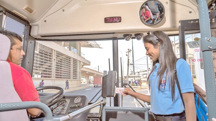 Buses Rutas Alimentadoras del Metro Maracaibo. Maracaibo 14 de febrero del 2014 (Foto: Kenny Attow)
