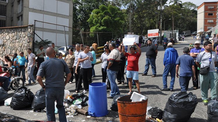 victor useche-protesta aguas negras 2