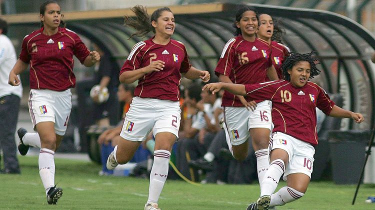 vinotinto-femenino-sub-17-1000