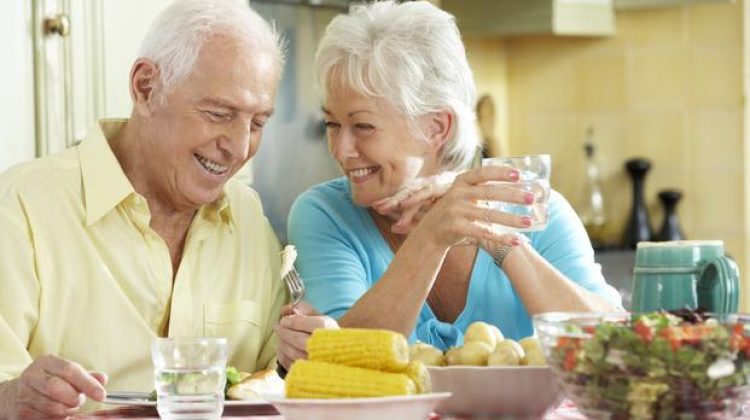 vivir-con-alguien-seria-emocionalmentemas-saludable-para-los-adultos-mayores