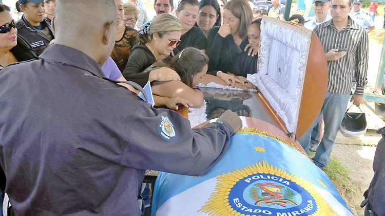 vu-sepelio-de-policia-de-miranda