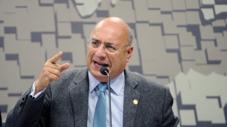 Comissão de Relações Exteriores e Defesa Nacional (CRE) realiza audiência para debater a situação política e econômica na Venezuela.

Em pronunciamento, integrante da Assembleia Nacional da República Boliviana da Venezuela, deputado Willian Dávila.

Foto: Marcos Oliveira/Agência Senado
